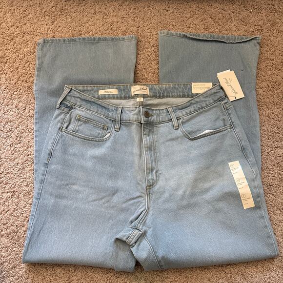 Universal Thread High Rise Flare Leg Jeans Light Wash Denim Blue Women's Size 17 - Picture 7 of 8